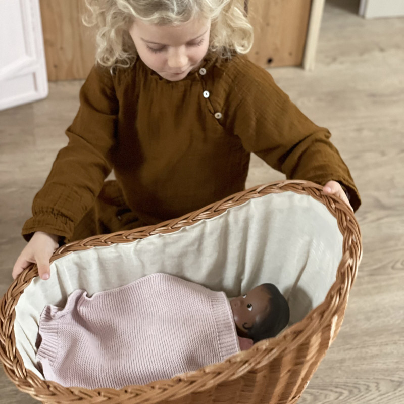 Rieten schommelwieg met gebreid dekentje - Emma Les petits - Afbeelding 2